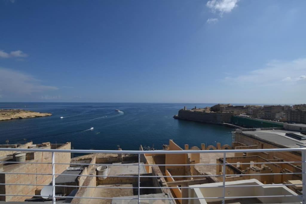 Vallettadreamsuites Groud Floor Shared Sea View Rooof Terrace Valeta Exterior foto