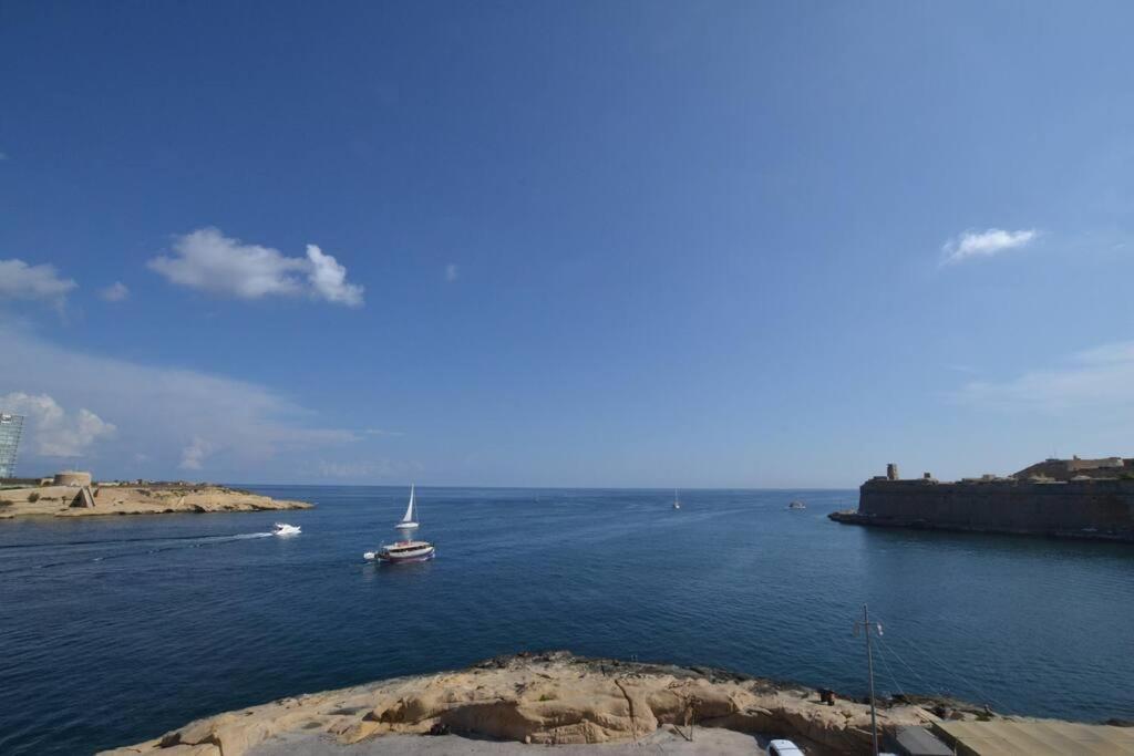 Vallettadreamsuites Groud Floor Shared Sea View Rooof Terrace Valeta Exterior foto